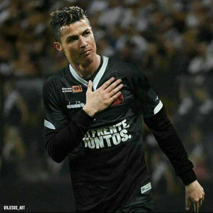 Montagem de Cristiano Ronaldo com o uniforme do Vasco. (Foto:Reprodução/Twitter) Lorena Bueri