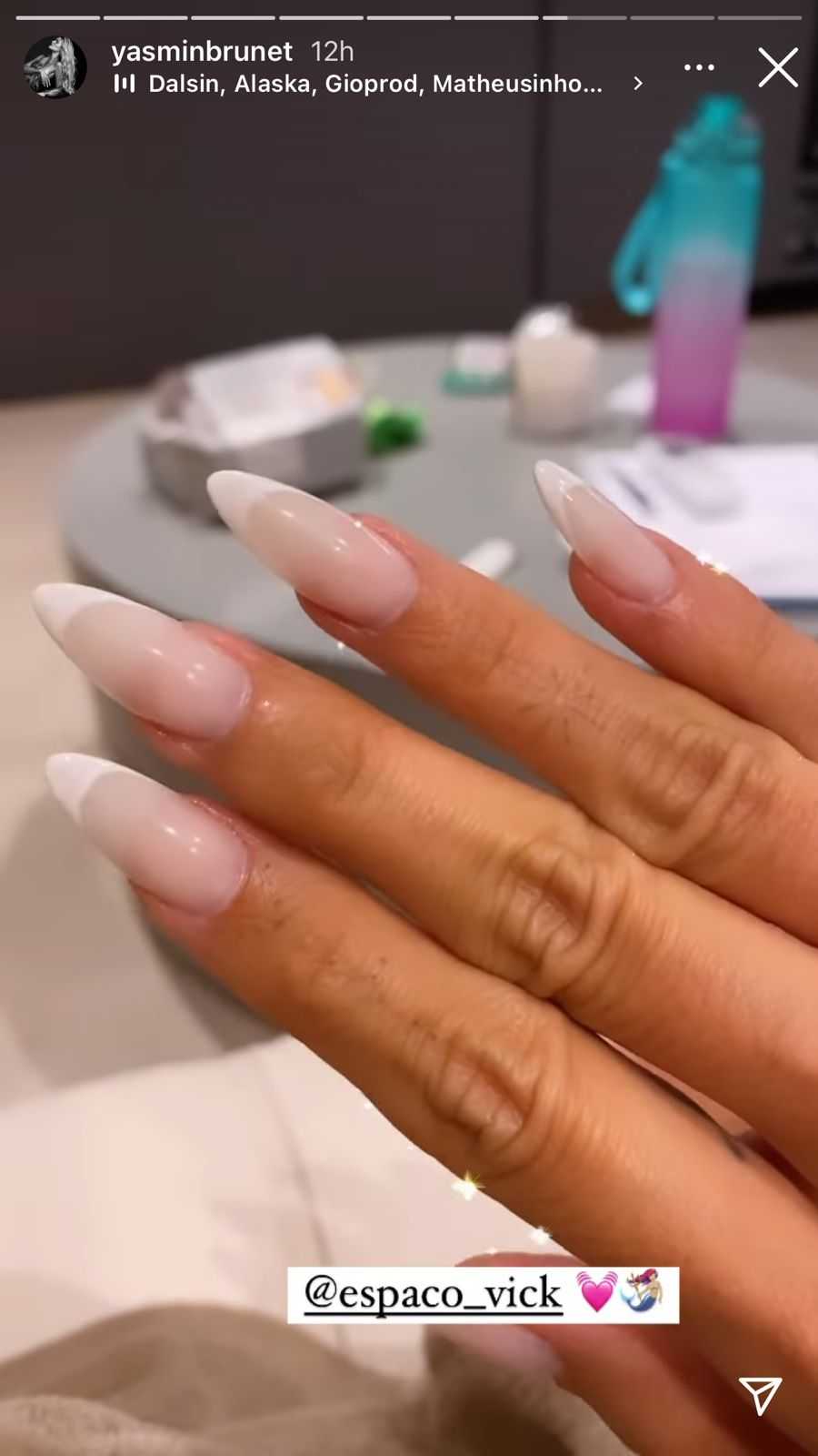 Yasmin Brunet em manicure de São Paulo. (Foto: Reprodução/ Instagram)