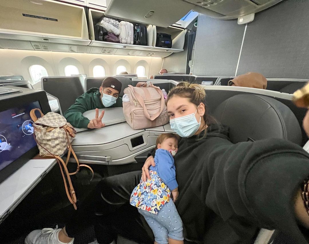 A família finalmente consegue chegar ao Brasil (Foto: Reprodução/Instagram) Lorena Bueri