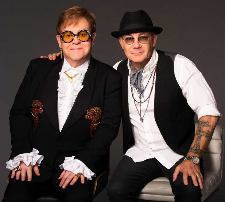 Elton John e Bernie Taupin. (Foto: Reprodução/ Twitter)