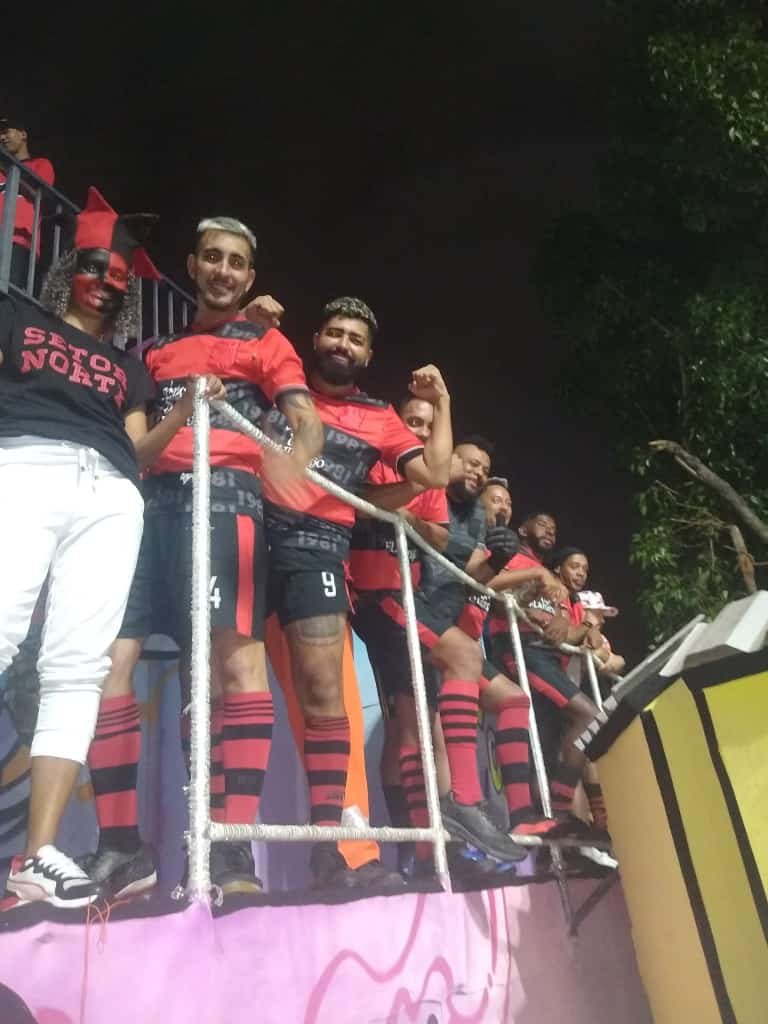Sósias dos jogadores do Flamengo. (Foto: Reprodução/Twitter) Lorena Bueri