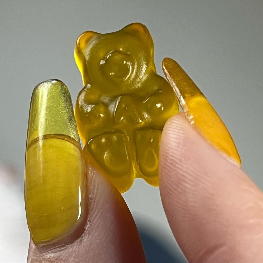 Unhas jelly nails, causam um efeito gelatina.  (Foto: Reprodução/Instagram)