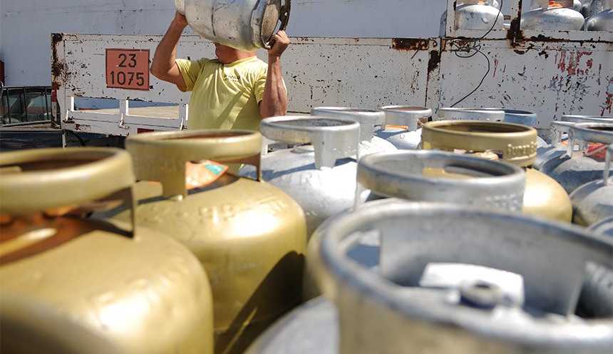 Bolsonaro sanciona projeto do Auxílio Gás para famílias de baixa renda