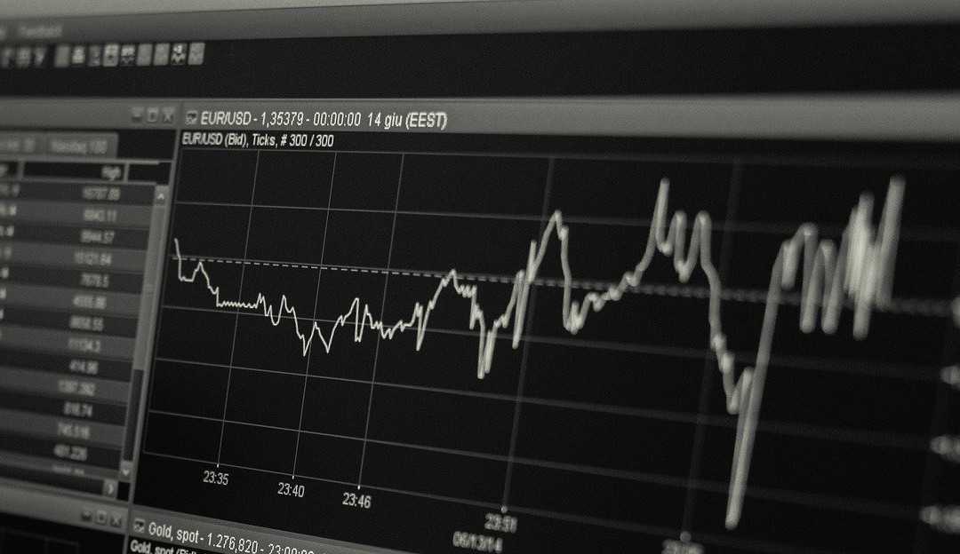Nova variante de Covid preocupa mercado e faz Ibovespa cair mais de 3%