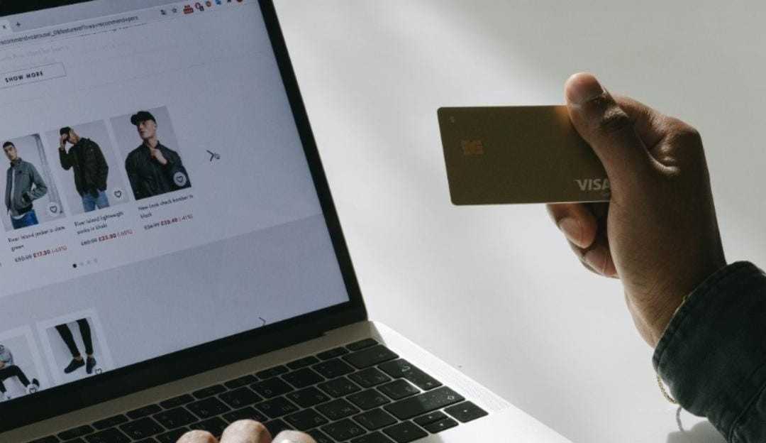 Empresas estão apostando em lives com artistas e influenciadores para aumentar vendas na Black Friday