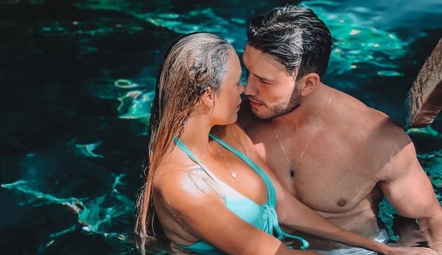 Lucas Viana faz declaração para Sarah Andrade durante passeio no México