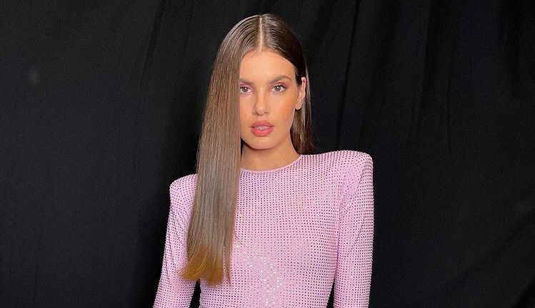 Diretor da Globo diz nunca ter visto tantas exigências como as de Camila Queiroz durante seus 39 anos de emissora