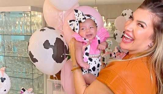 Lore Improta comemora os 2 meses da primogênita Liz