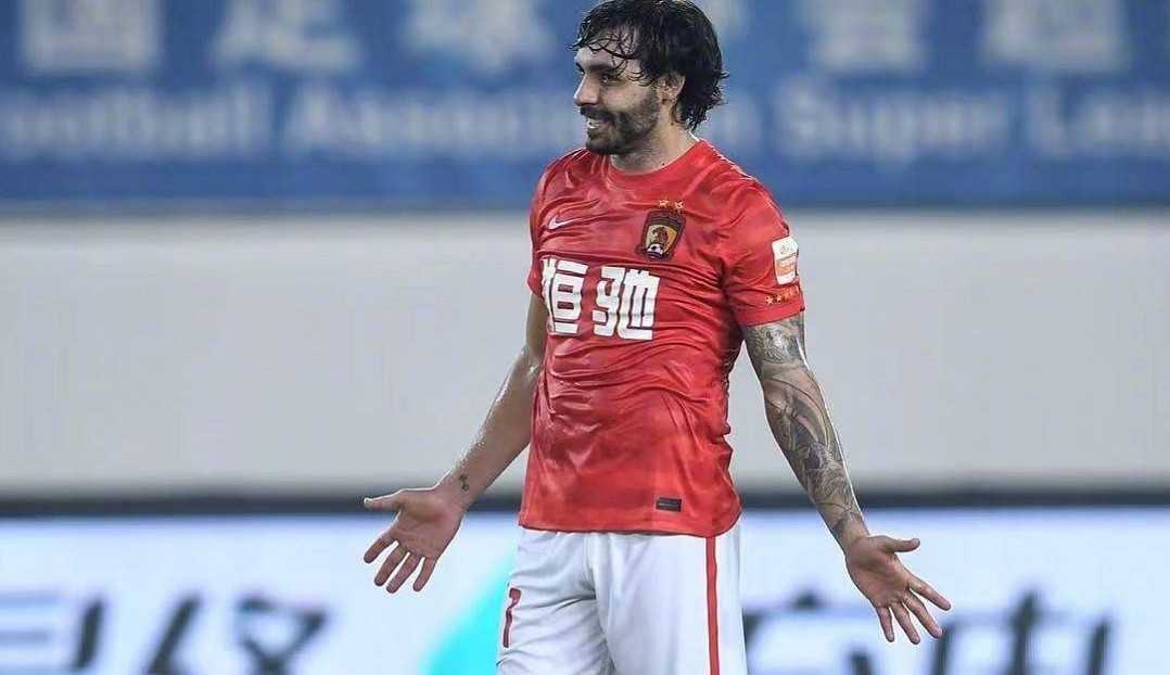 Fluminense abre mão de negociação com Rodrigo Goulart, após não receber ao menos uma contraproposta