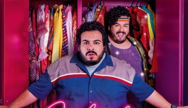 “Carlinhos e Carlão”: comédia com Luis Lobianco é eficaz ao tratar de crimes como a homofobia de forma leve