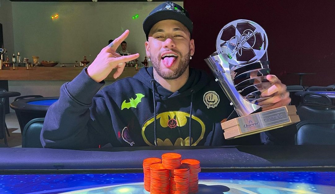 Neymar recebe críticas enquanto se diverte em campeonatos de pôquer