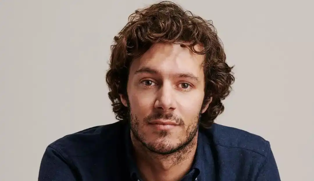 Adam Brody é confirmado em ‘Fleishman Is in Trouble’