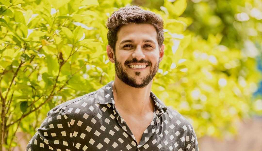 EX-BBB Rodrigo Mussi foge de fãs no Rio de Janeiro