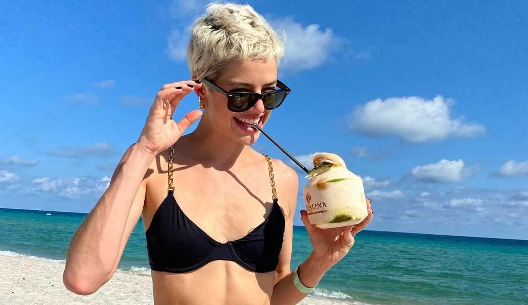 Nova tendência para o verão: Biquíni com correntes 