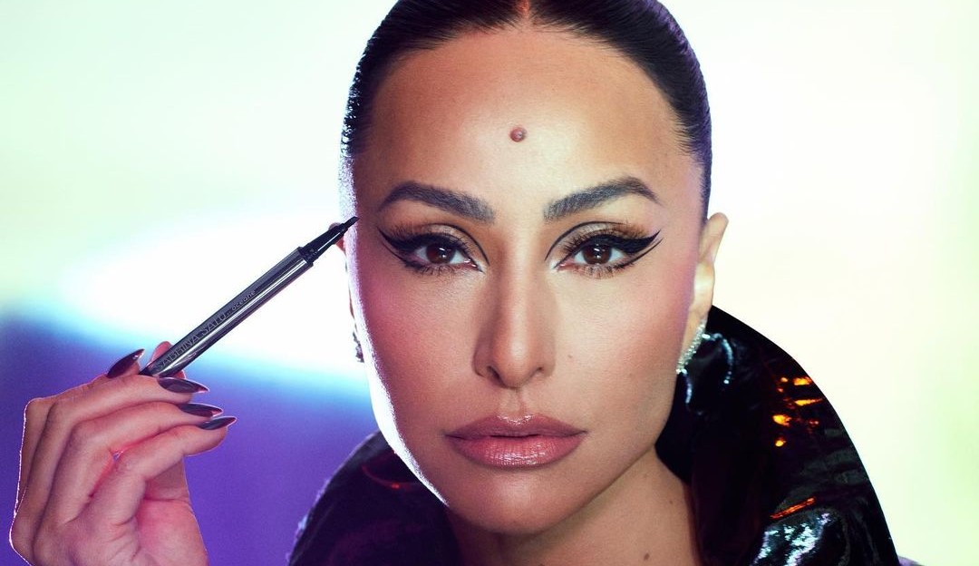 Océane: Sabrina Sato lança linha de maquiagem