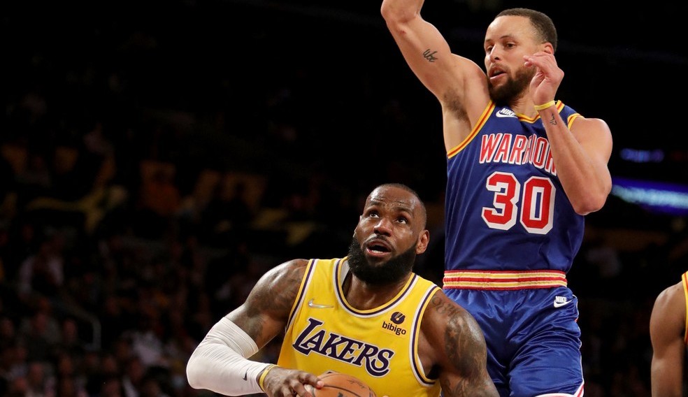 LeBron faz 56 pontos e Lakers vence Warriors