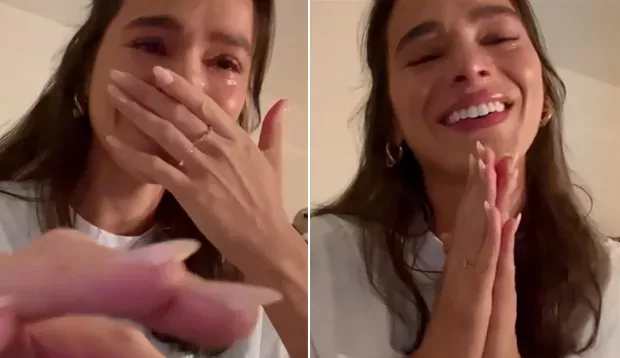 Bruna Marquezine se emociona em videochamada com produtor da DC
