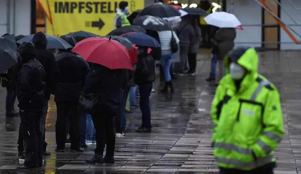 Aumento de casos de Covid na Europa vira alerta de que a pandemia não acabou; entenda