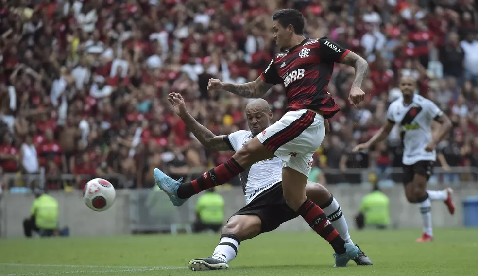 Exame do zagueiro Anderson Conceição mostra fissura na costela