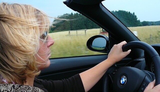 A empresa 99 investe em associação com  fintech e oferta financiamento de carros para motoristas