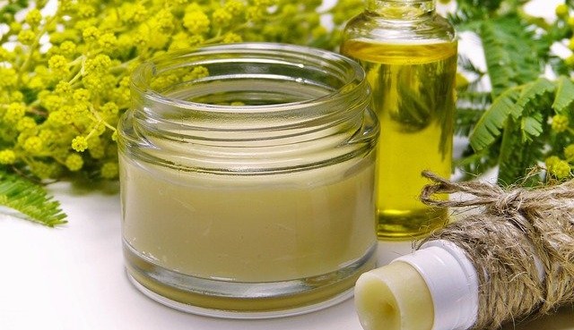 Três receitas caseiras para esfoliar o rosto