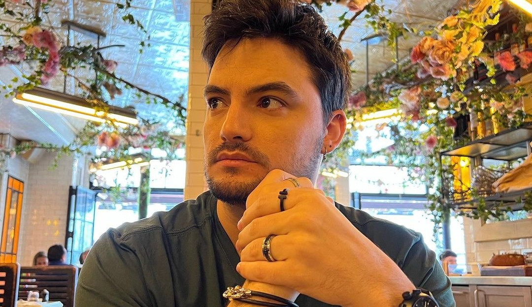 Felipe Neto se revolta com atitude obsessiva e agressiva de fãs