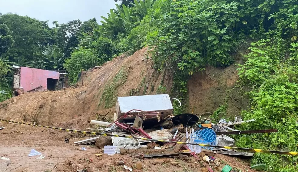 Prefeitura de Recife antecipa abertura de abrigos por conta das fortes chuvas
