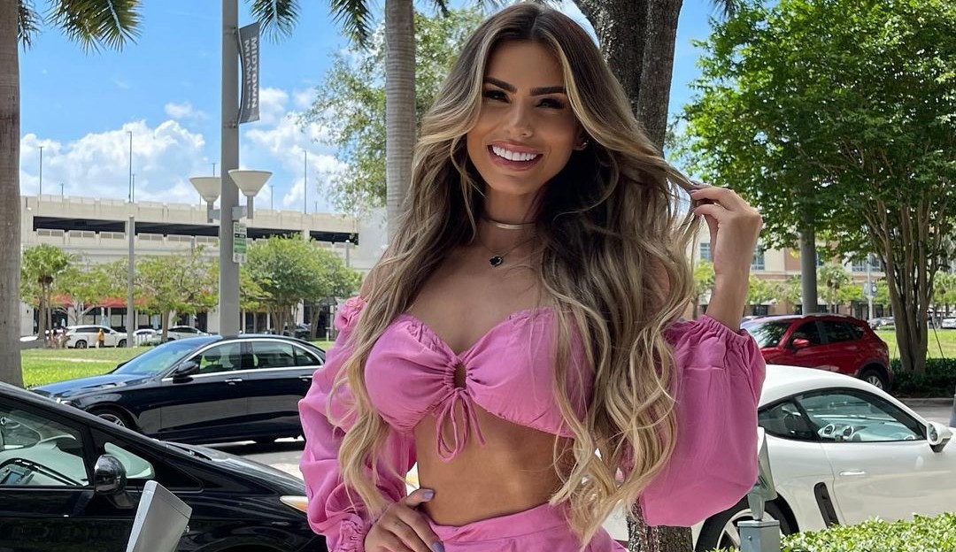 Erika Schneider confirma volta com Bil Araujo e explica viagem a Miami: “Estou aqui trabalhando”