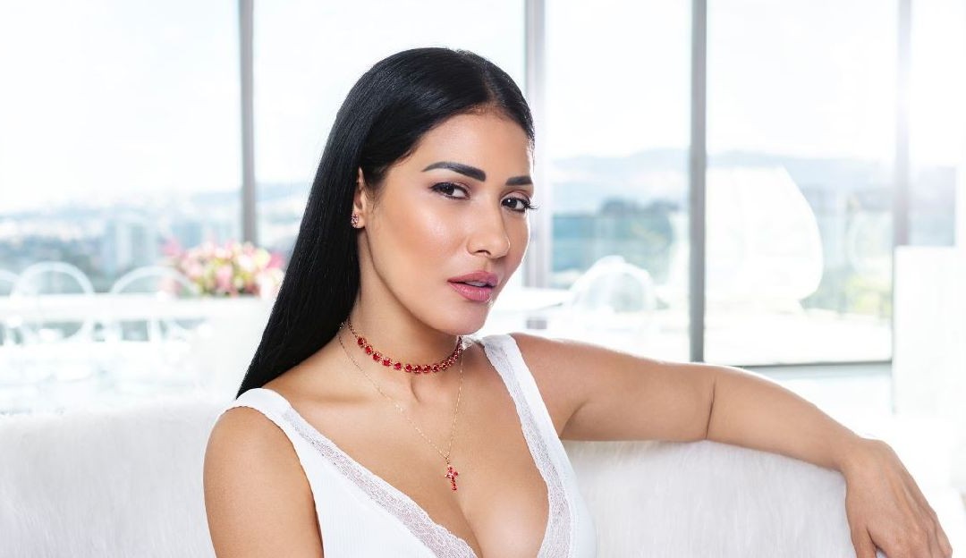 Simaria informa aos fãs problema com cordas vocais