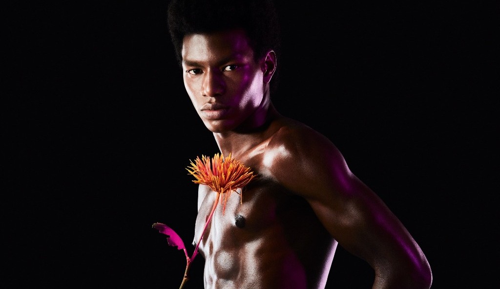 Jovem que trabalhava como pedreiro e ambulante desponta na moda nacional