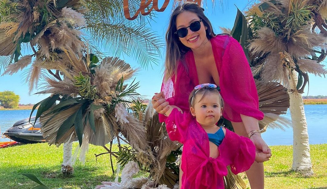 Virginia Fonseca compartilha registro fofo de Maria Alice no cavalinho: “Andar na fazenda do vovô”