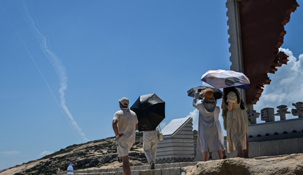 China lança cinco mísseis próximos a Taiwan