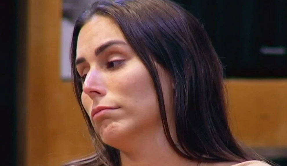 Ilha Record: Retorno de participantes faz Ste Viegas cair no choro