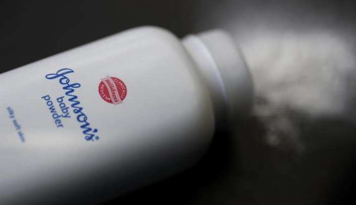 Em 2023, Johnson & Johnson deixará de vender talco que é alvo de ações por composição cancerígena