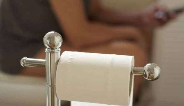 Entenda porque ficar sentado no vaso não deve ultrapassar 5 minutos