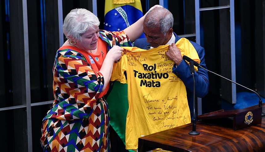 Senado aprova projeto de lei que obriga planos de saúde a cobrir tratamentos fora da ANS