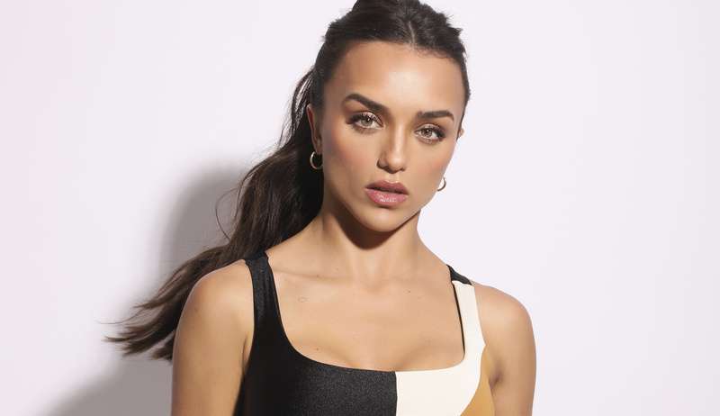 Água Azul lança coleção fitness com Rafa Kalimann