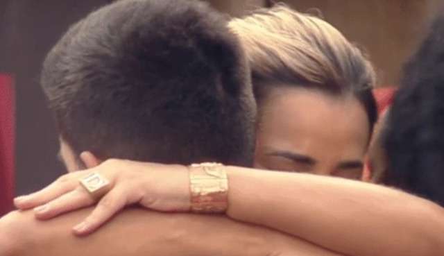 A Fazenda 14: Deolane se emociona ao contar sua história com MC Kevin