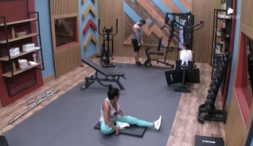 A Fazenda 14: Thomaz comenta estratégia de Deborah no jogo