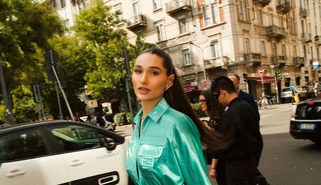 Sasha Meneghel ganha beijo do marido em viagem à Itália