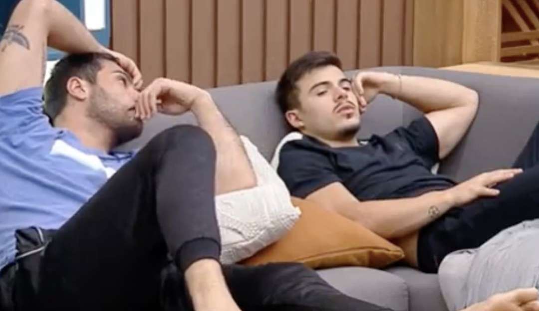 A Fazenda 14: Thomaz Costa reclama de suas aliadas para Shayan