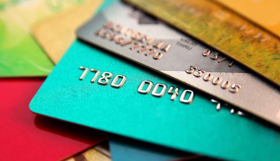 Volume do crédito cresce, mas brasileiros estão mais endividados