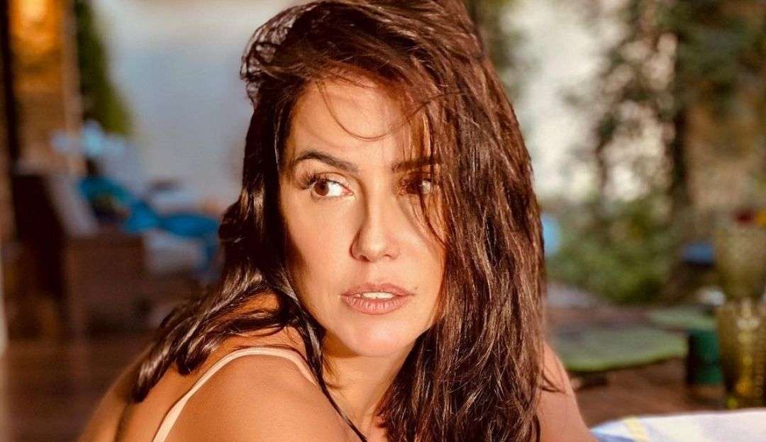 Deborah Secco faz comentário sem tabu sobre anatomia feminina: “Lavou, tá nova”