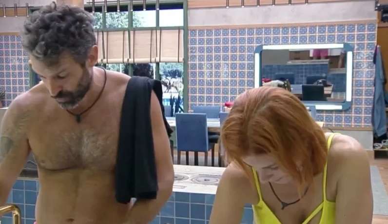 A Fazenda 14: Deborah desabafa sobre fama de preguiçosa e recebe conselhos de Iran