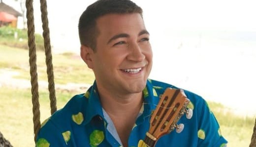 Leo Russo, afilhado artístico de Beth Carvalho, regrava hit do grupo Art Popular