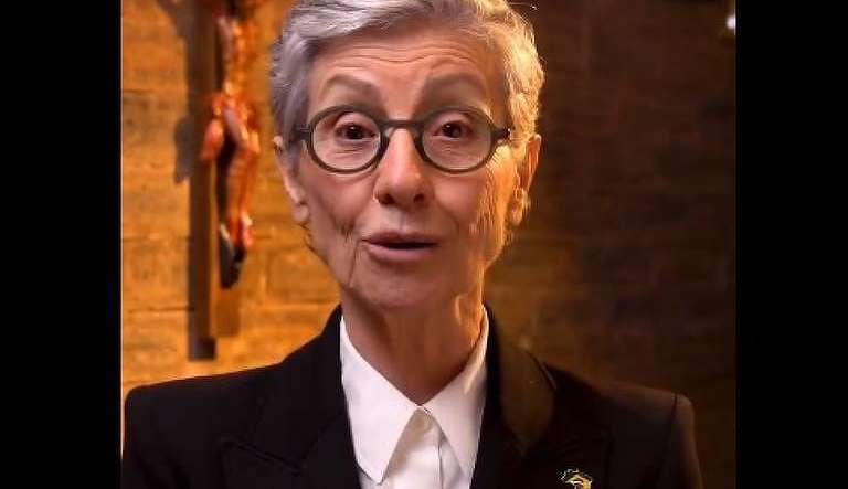 Cassia Kis chama Lúcia Veríssimo de mentirosa e diz que beijo foi um selo idiota