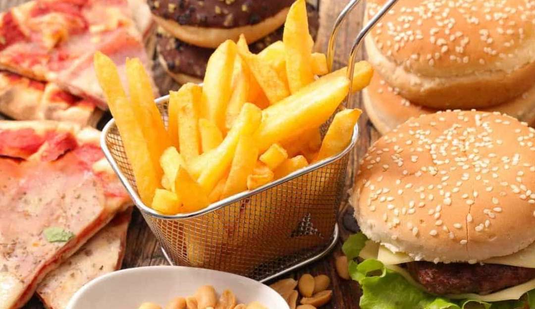 4 hábitos alimentares que devem ser evitados após os 50 anos