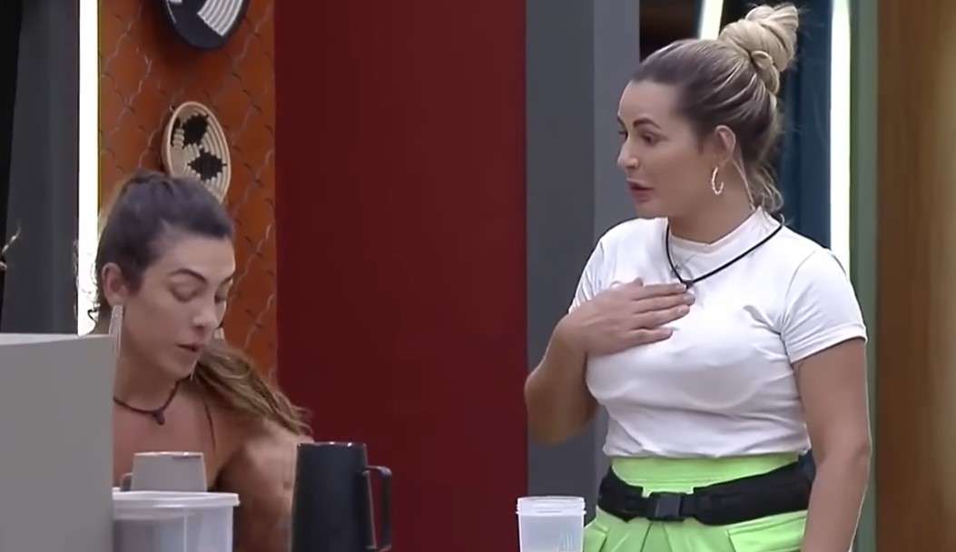 Em “A Fazenda 14”, Deolane aconselha Pétala: “O povo vai cansar de você”