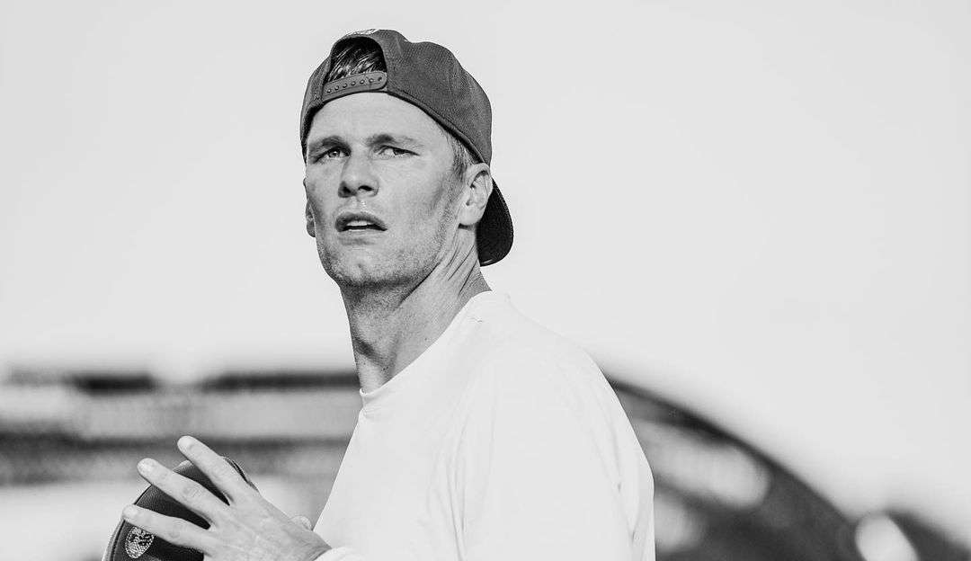 Tom Brady diz que separação de Gisele Bündchen é uma “situação muito amigável”
