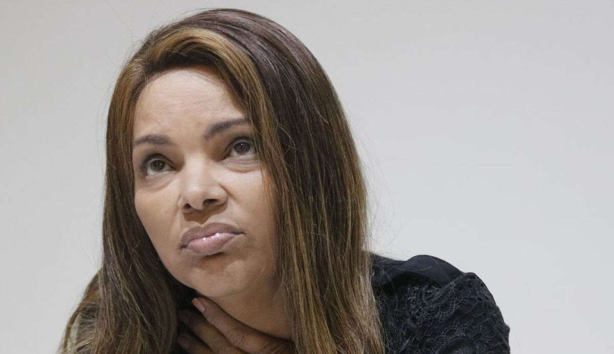 Os 10% na calcinha: Flordelis foi pega com dinheiro nas partes intimas